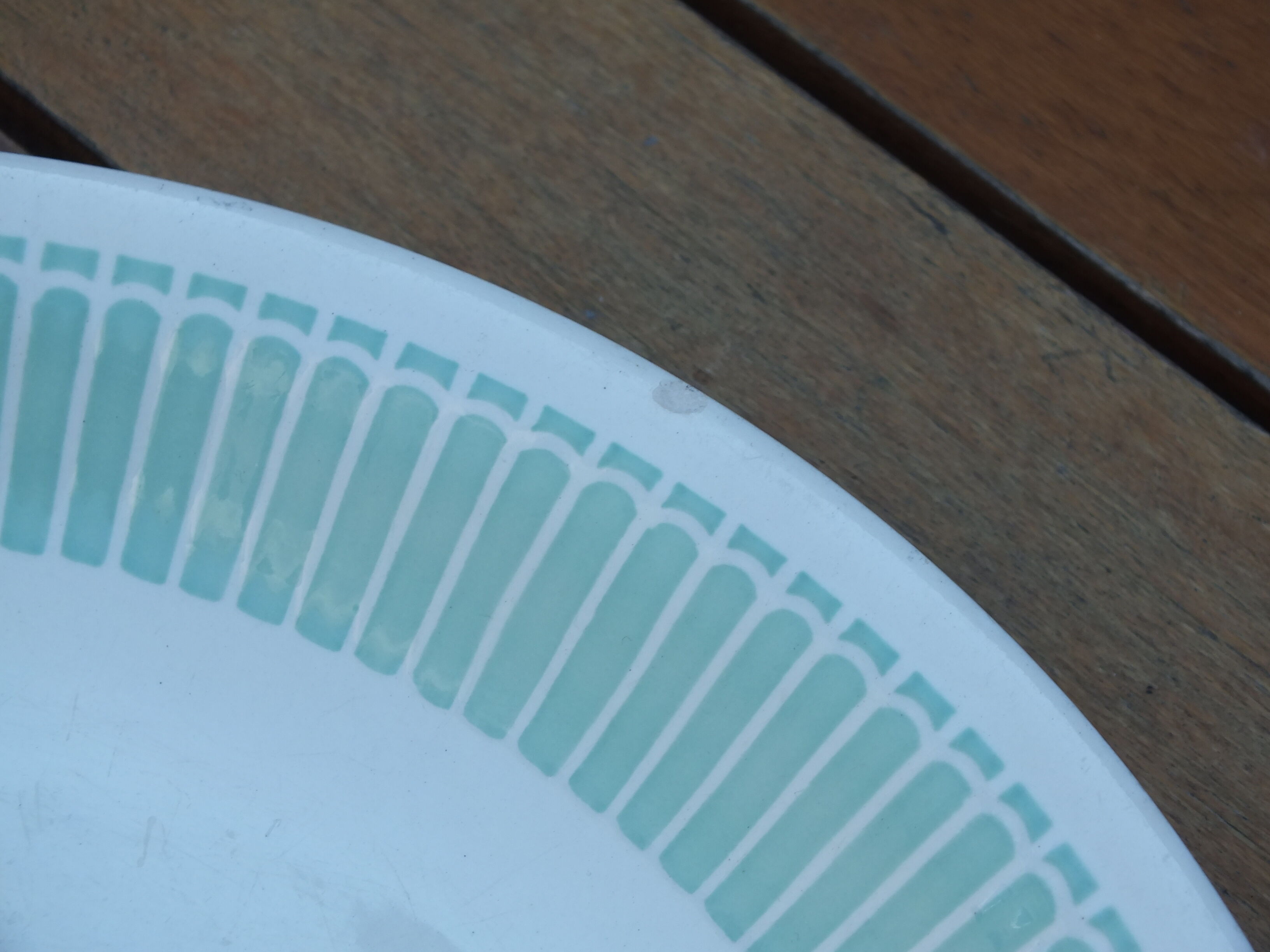 Plat vintage à décor bleu pastel