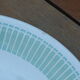 Plat vintage à décor bleu pastel