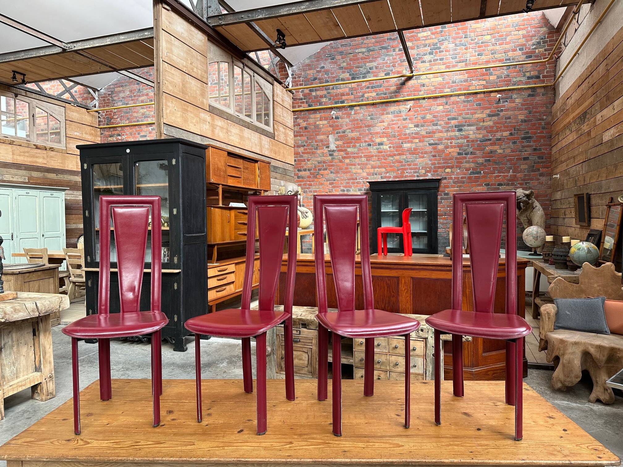 Suite de 4 chaises en cuir  de marque dad 1960’s