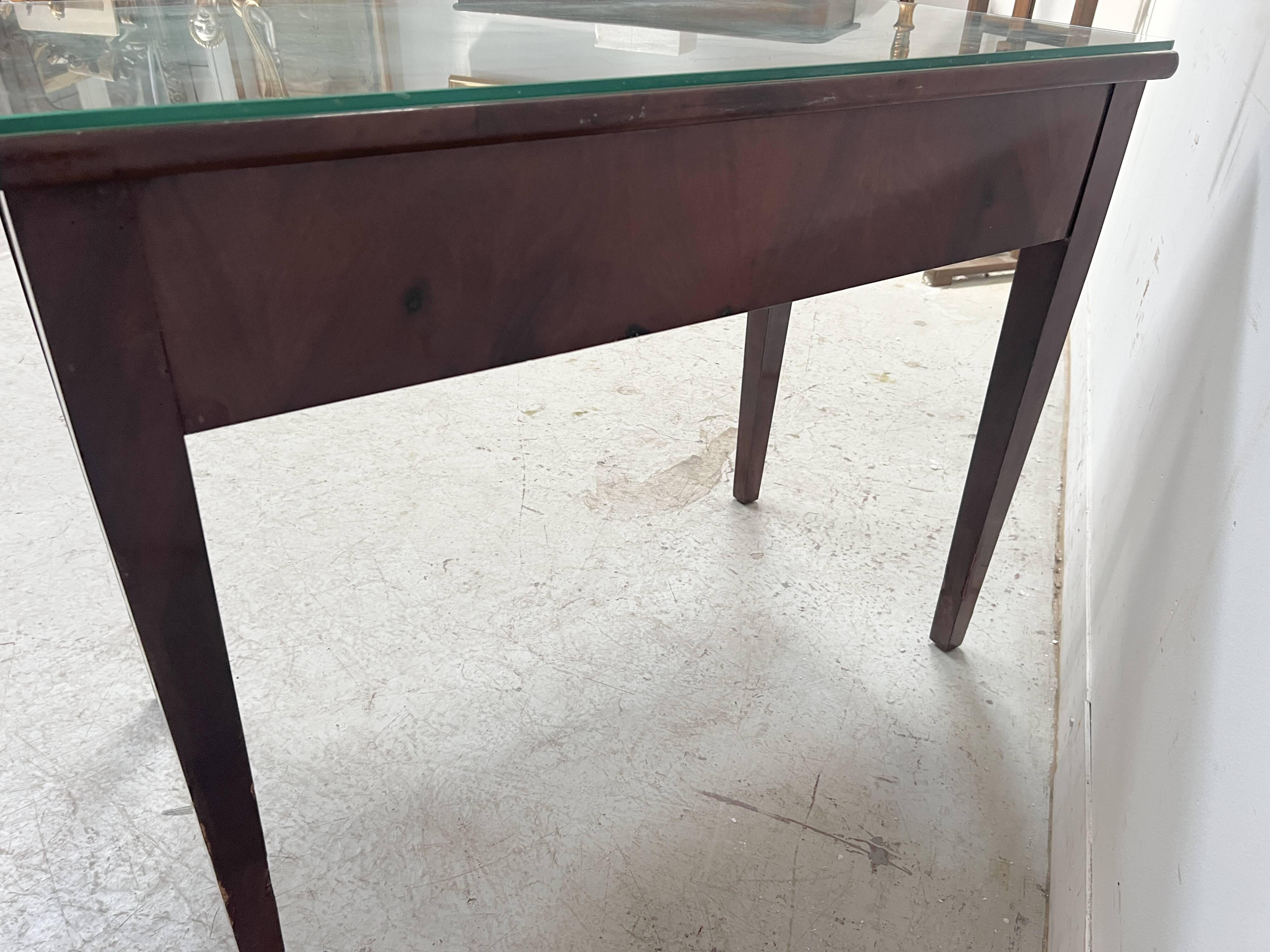 Louis XVI style desk in mahogany and veneer, 19th century.