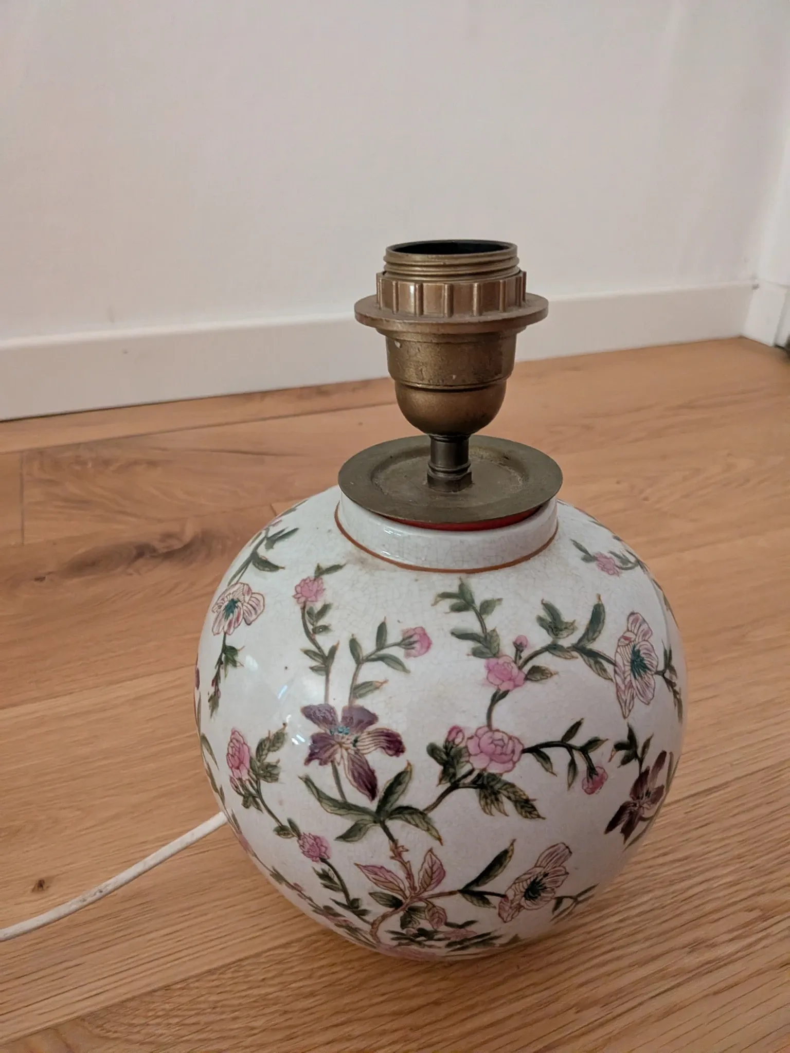Vintage Chinese porcelain globe lamp