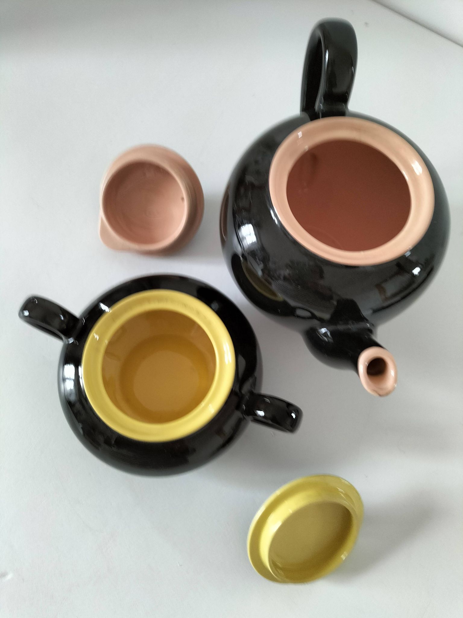 Teapot and sugar bowl Villeroy & Boch model Biarritz glossy black