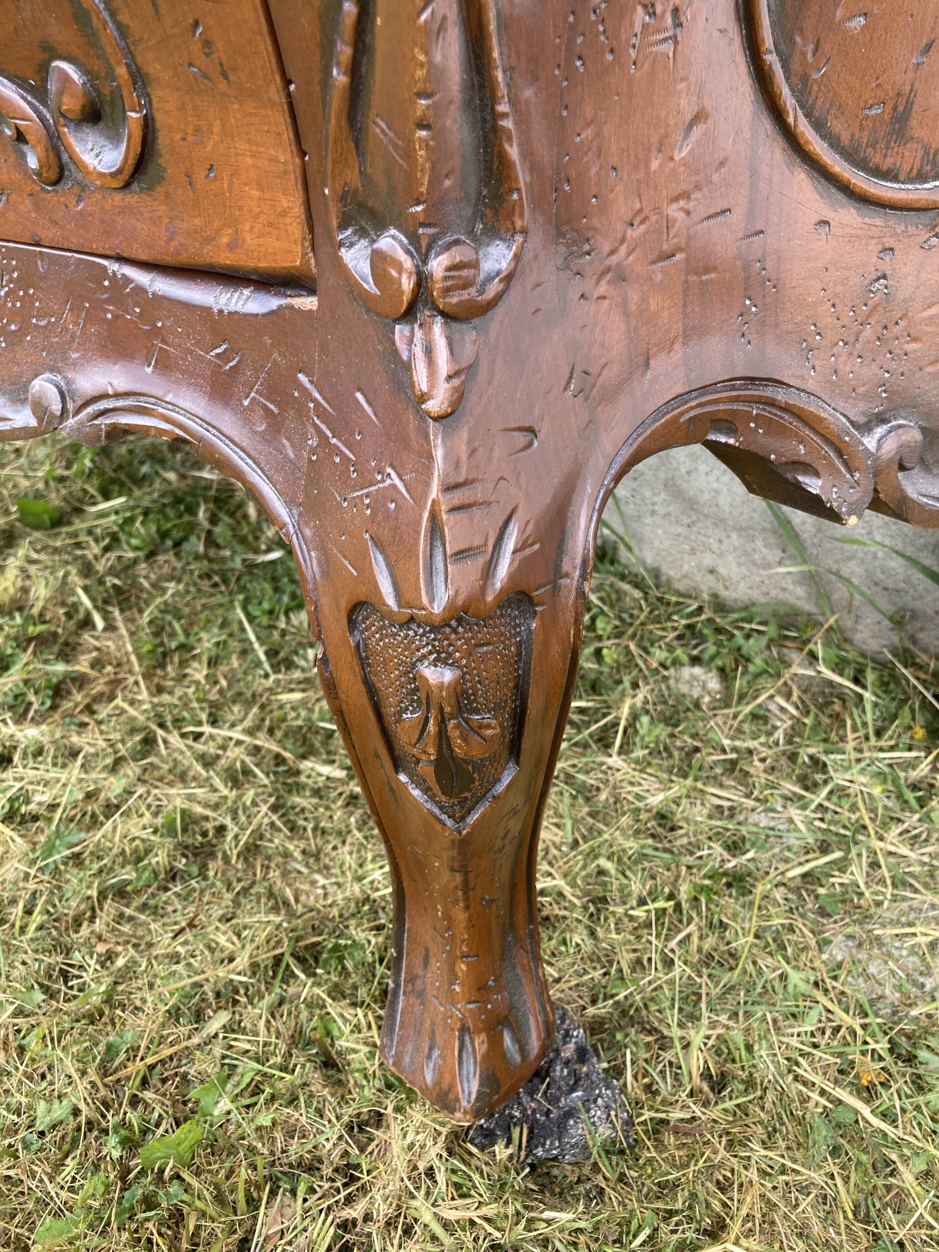 Louis XV style chest of drawers with four drawers