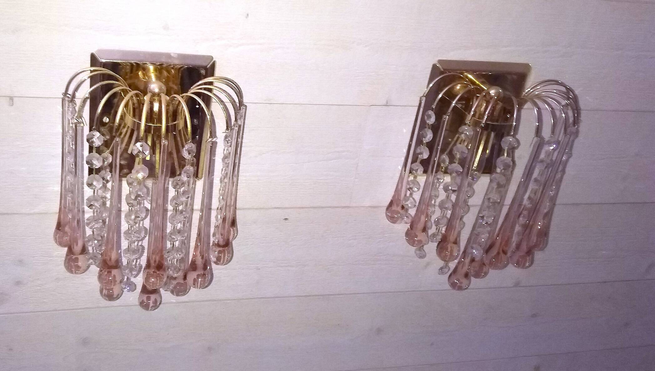 Pair of Murano wall sconces with cascading raindrop style, Venini crystals.