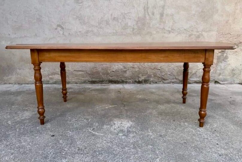 Old oval bistro table in solid wood light tint Dimensions 220 cm x 88 cm