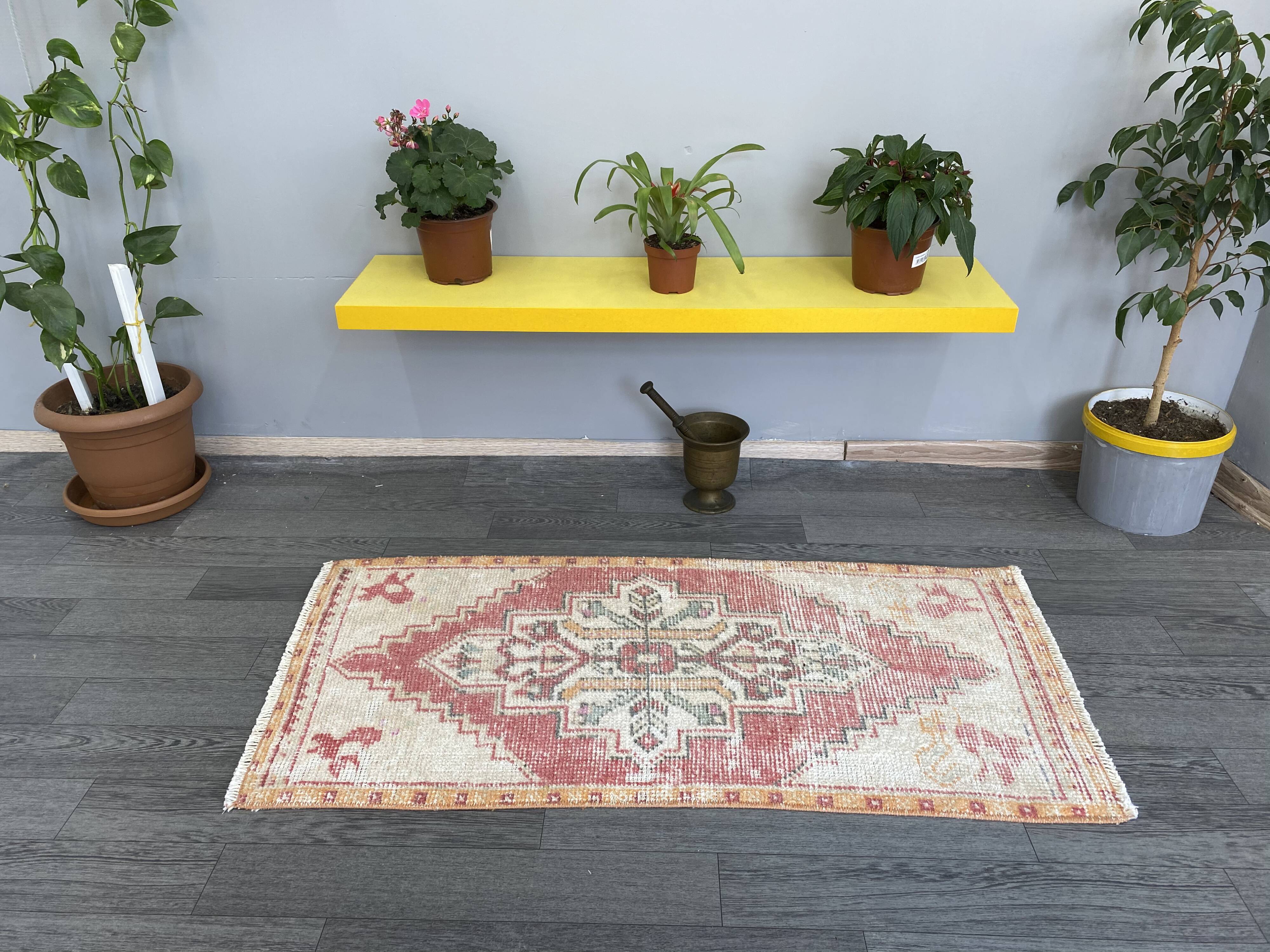 Farmhouse decor muted rug 104x50cm