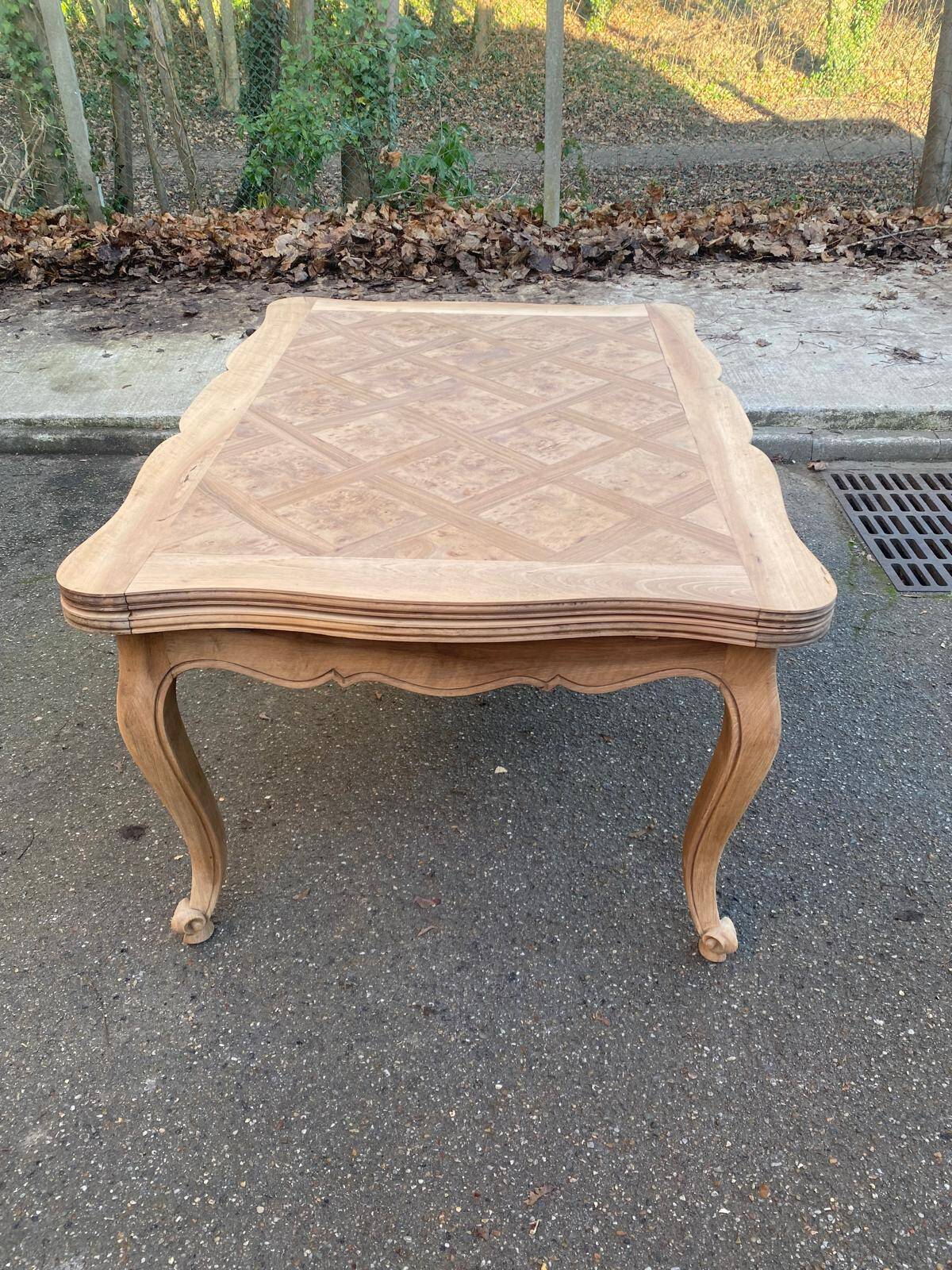 Louis XV extendable dining table, renovated, walnut, 250cm, 18th century.