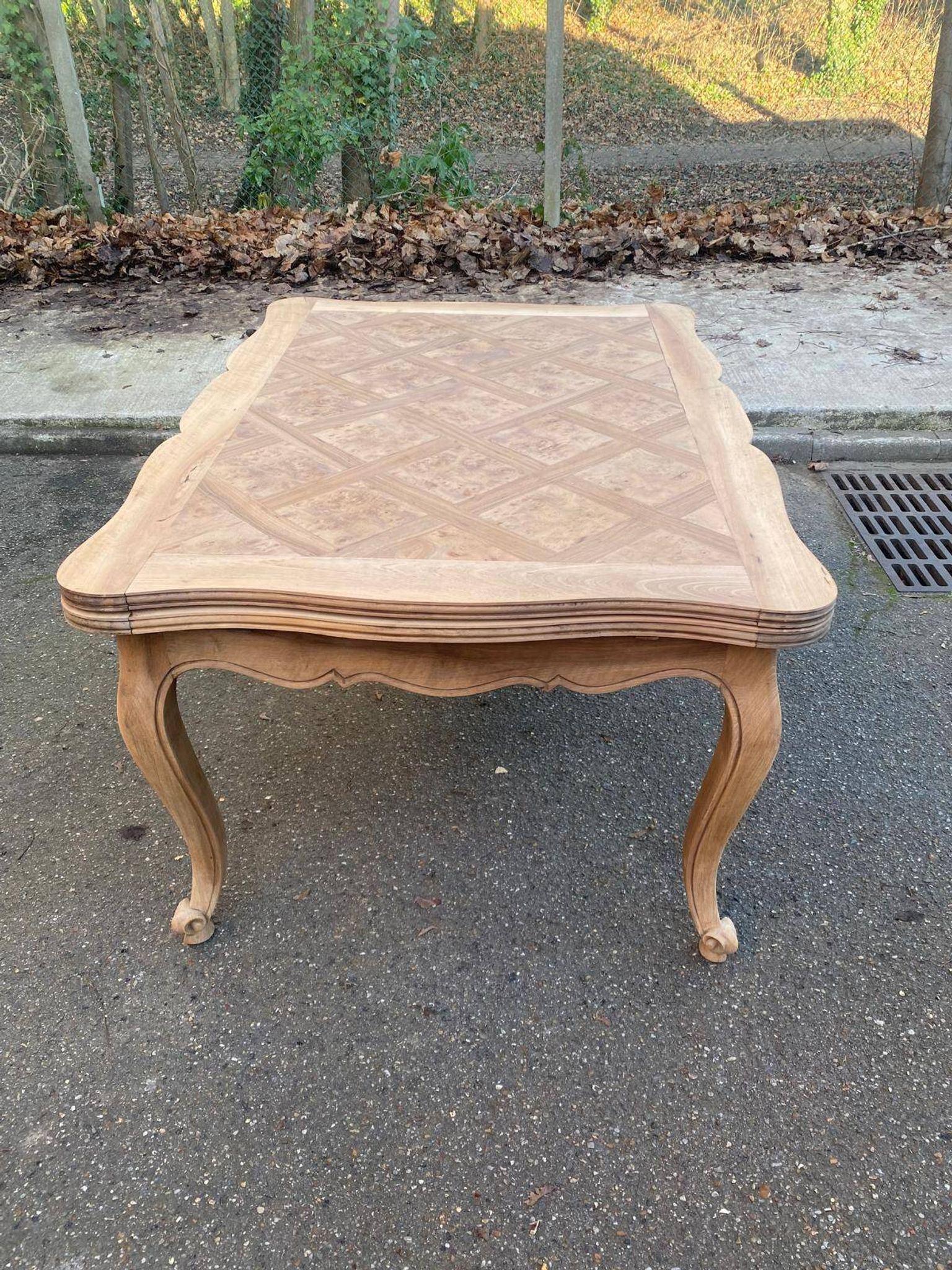 Louis XV extendable dining table, renovated, walnut, 250cm, 18th century.