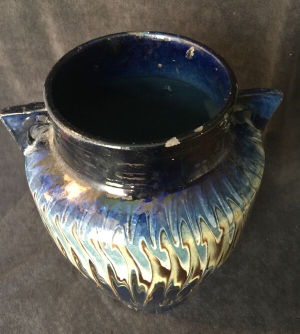 Vase en céramique vernissée à deux anses triangulaires