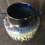 Vase en céramique vernissée à deux anses triangulaires