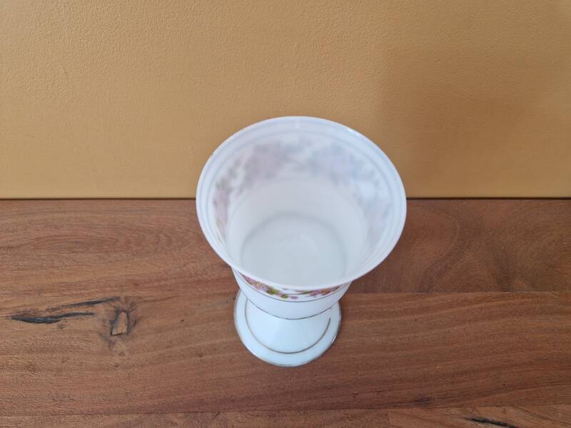Footed glass in the shape of a chalice in white opaline with a floral decoration.