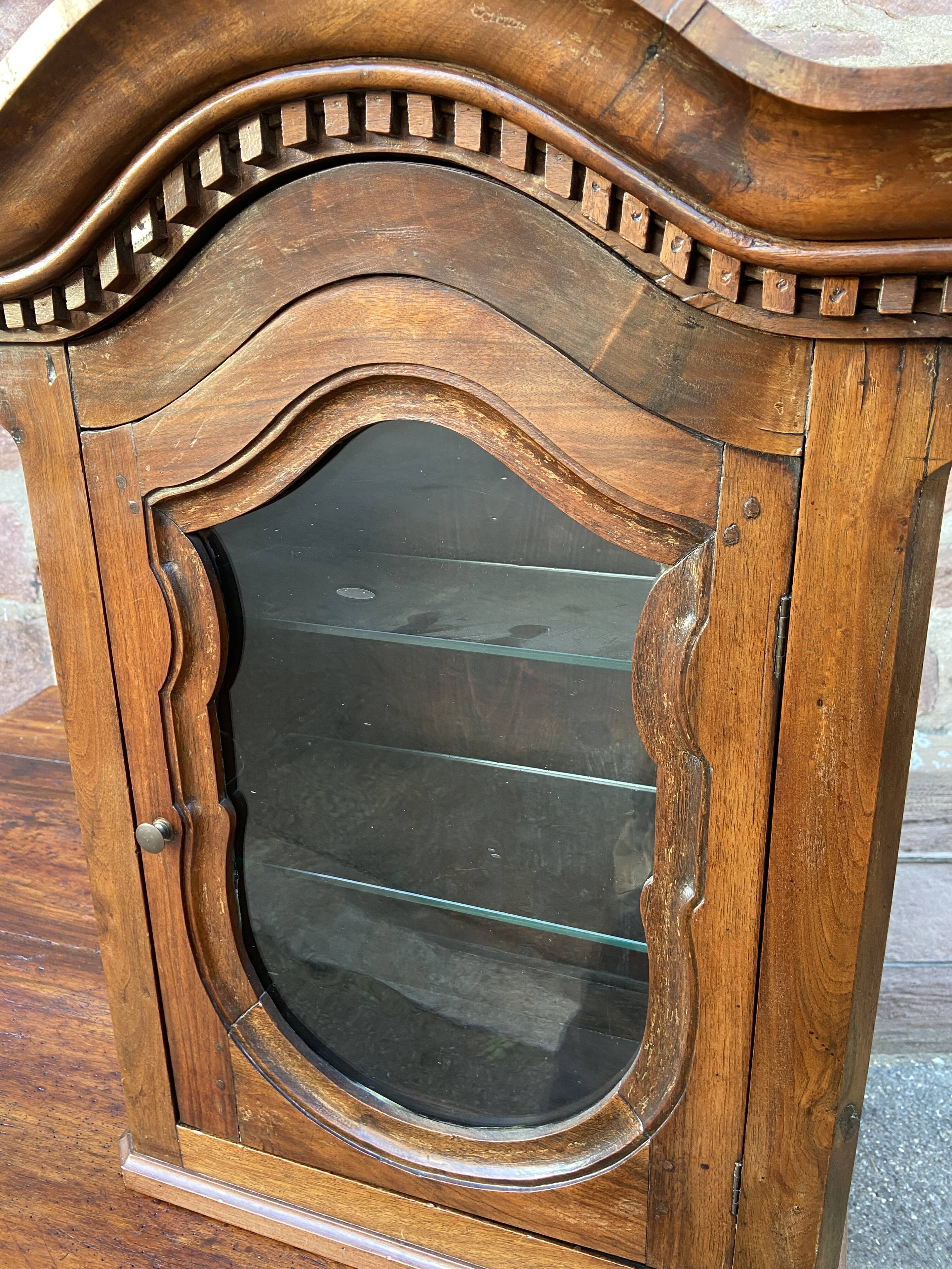 Wall cabinet XIXth in walnut