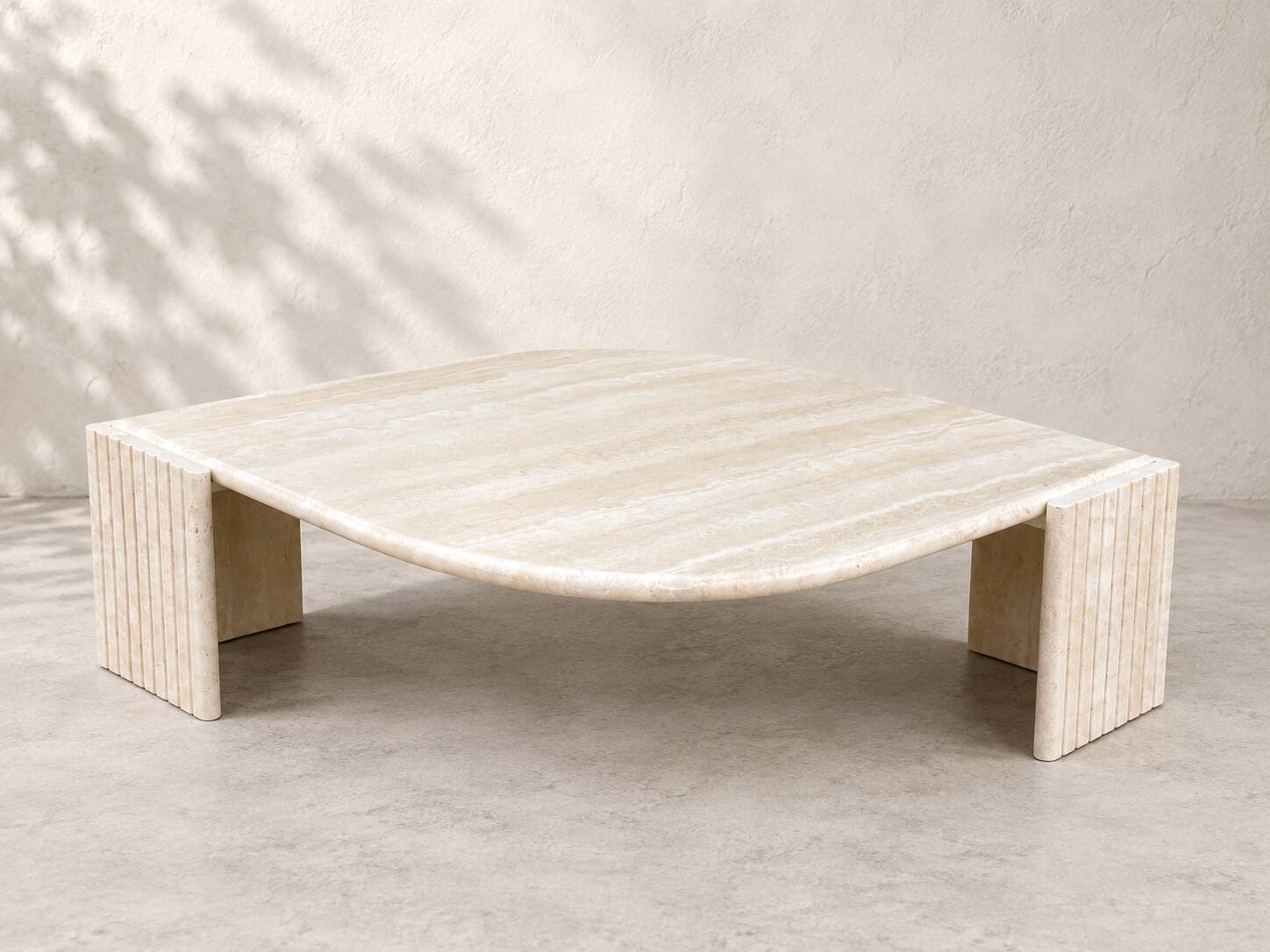 Grande table basse vintage en travertin – plateau sculptural –