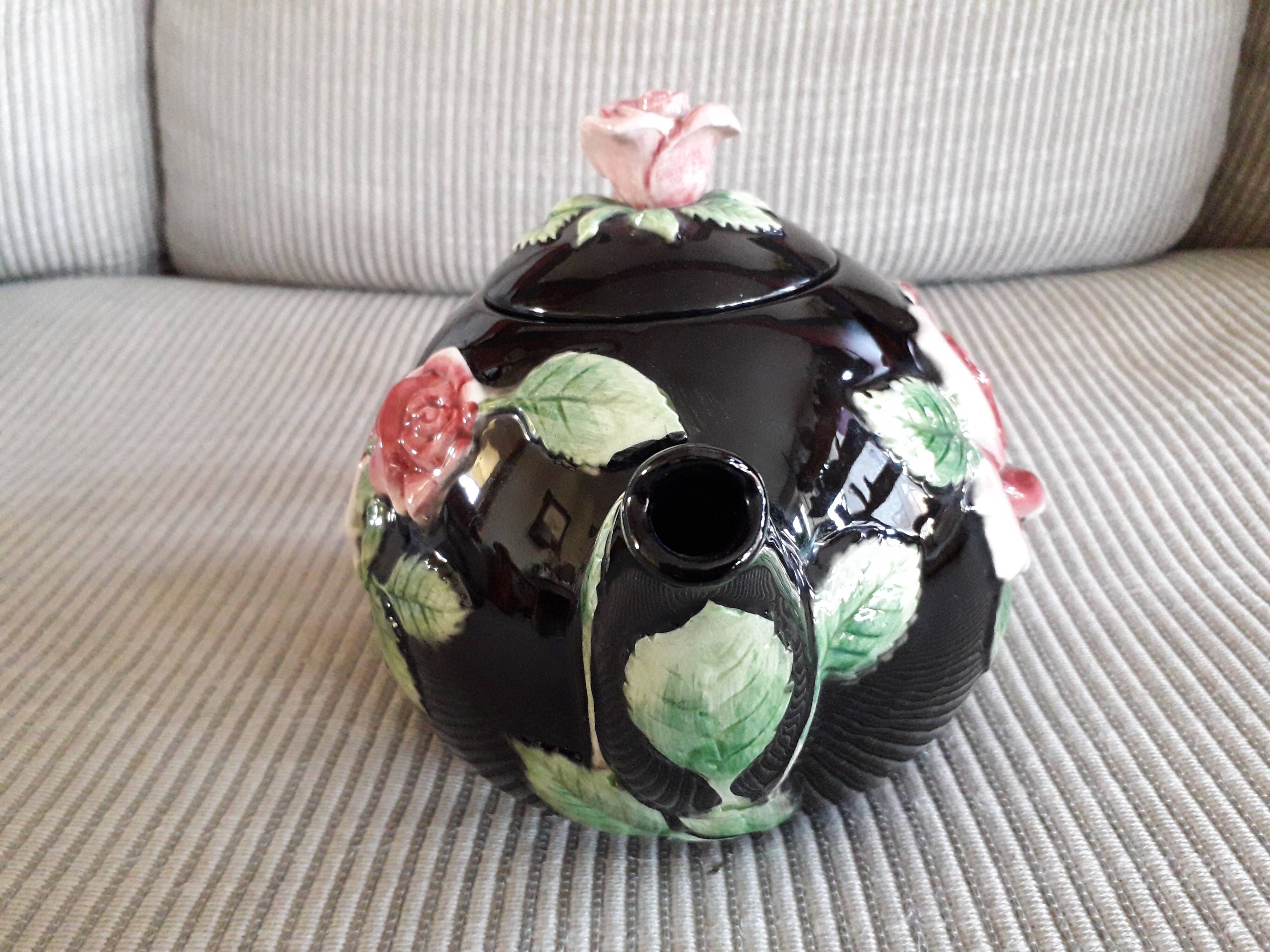 Vintage teapot in slip from the 80s