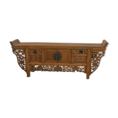 Console chinoise sculpté en bois avec 2 tiroirs porte avec  plaque de métal ,et fermeture goujon