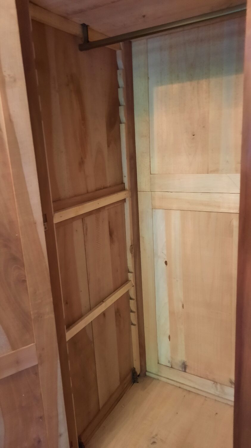 Armoire parisienne