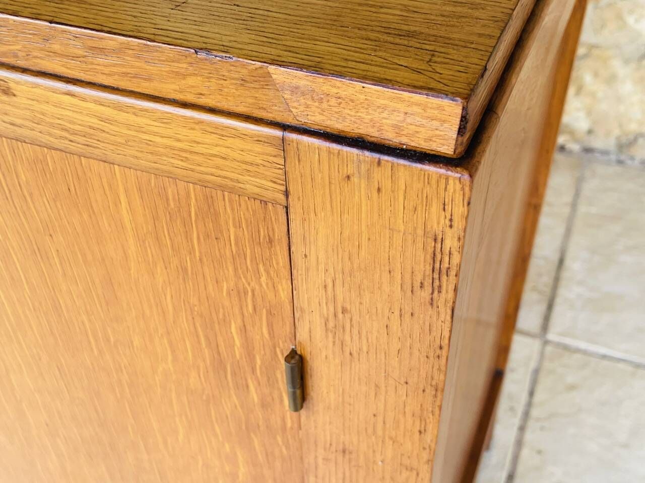 Vintage oak storage unit with drawers from the 50s/60s.