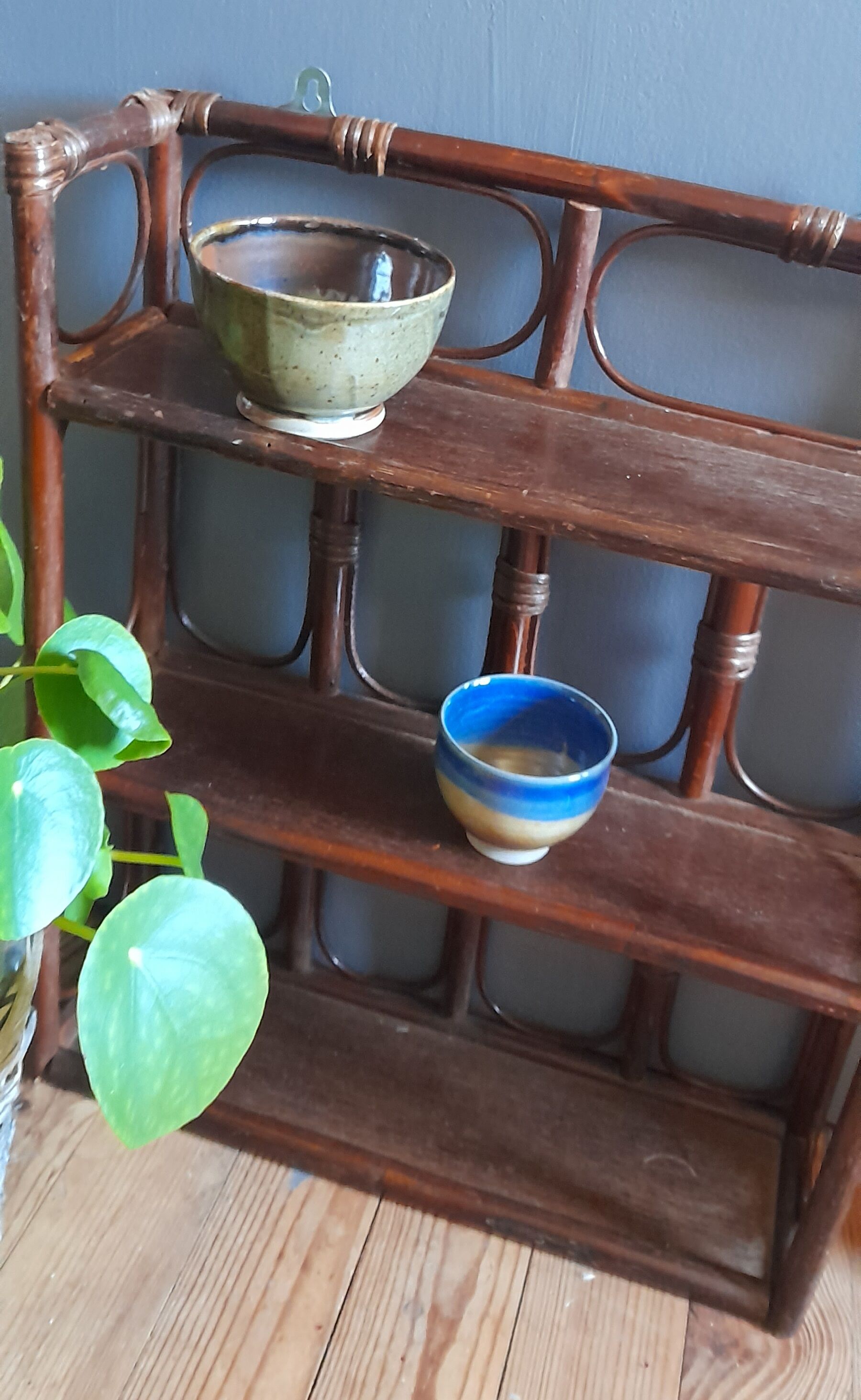 Etagère murale en bambou & rotin couleur marron, vintage 1960