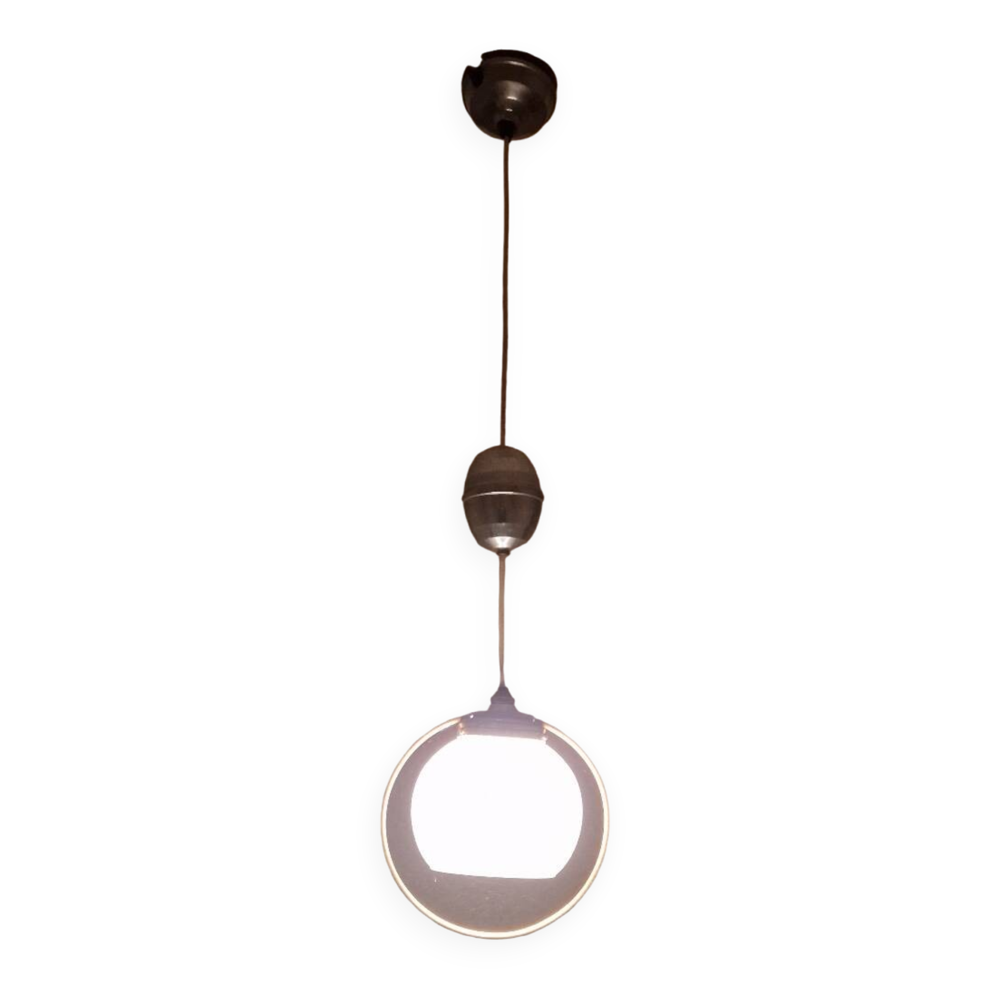 Chandelier rises and falls