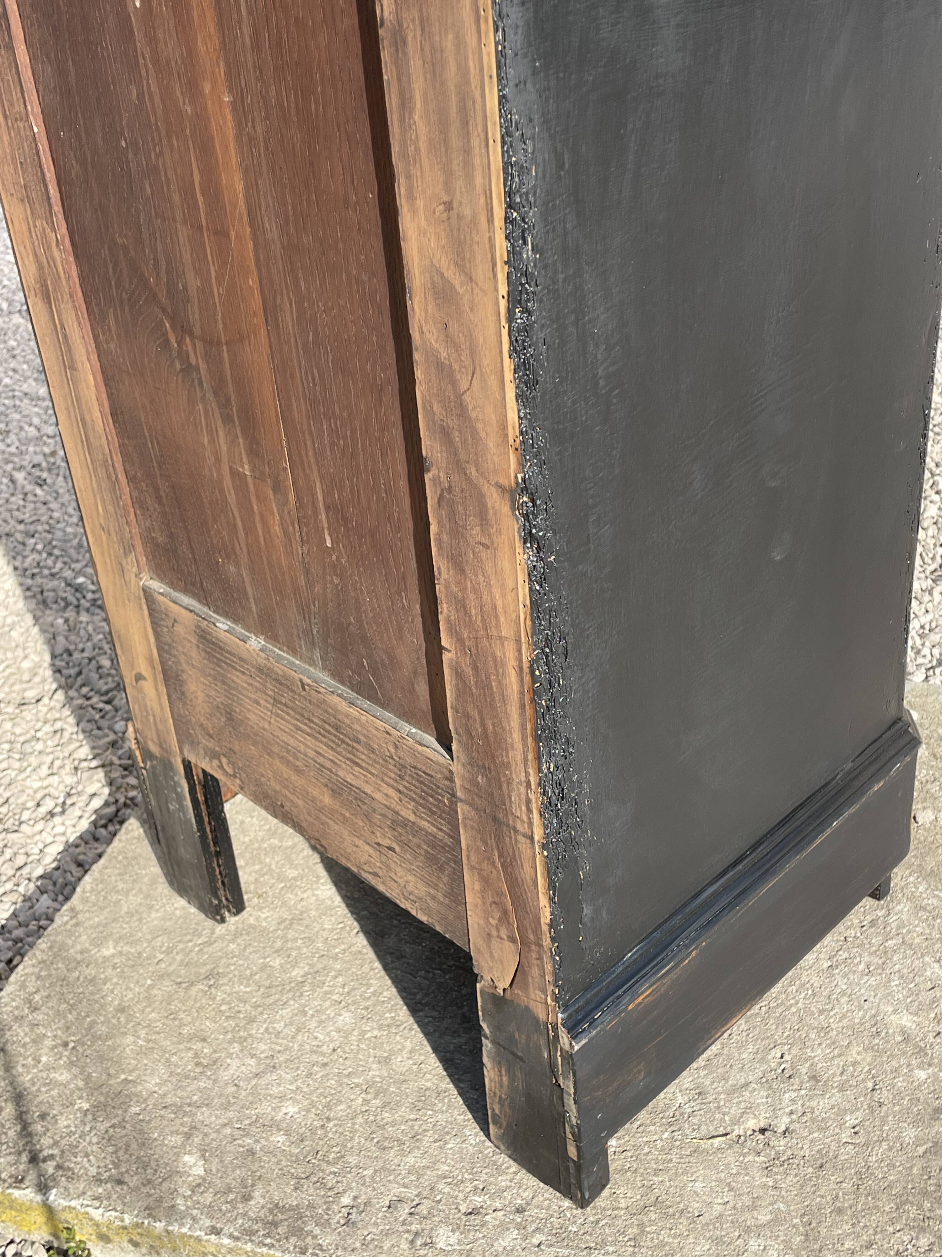 Tall and narrow chest of drawers / bedside table