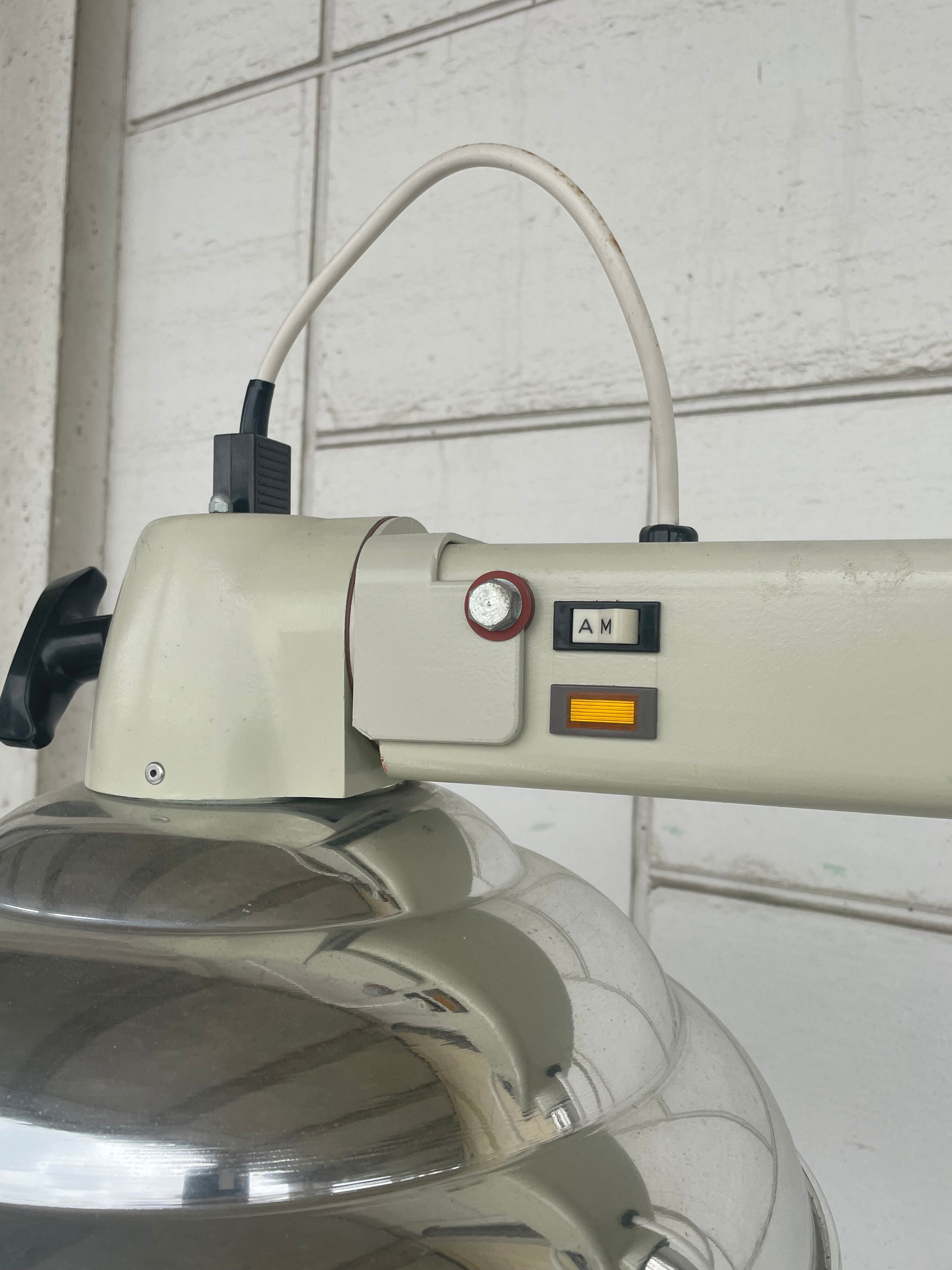 Industrial infrared floor lamp