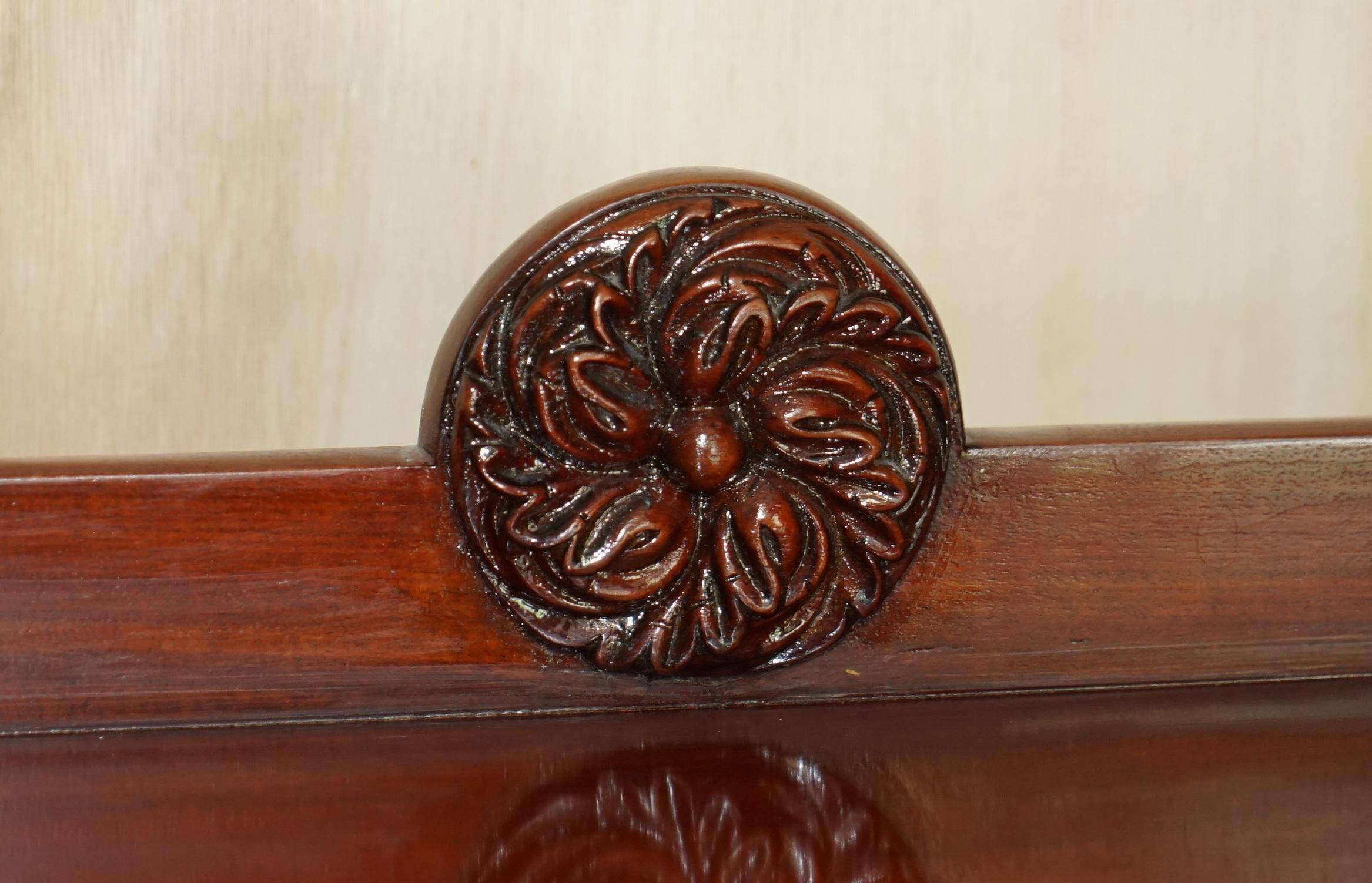 Chariot bibliothèque en acajou circa 1840 à trois niveaux