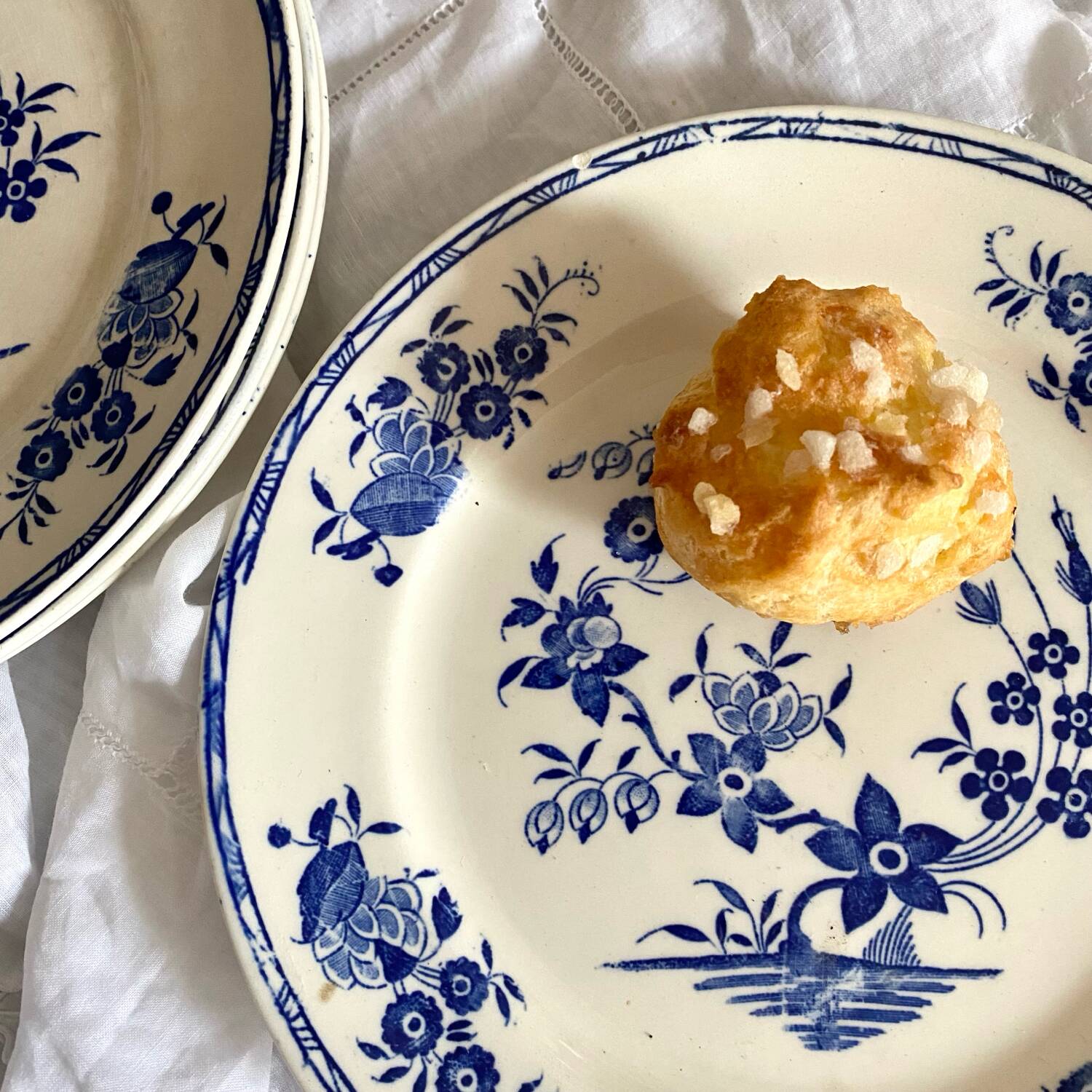Assiettes à dessert Boch La Louvière Grand bouquet