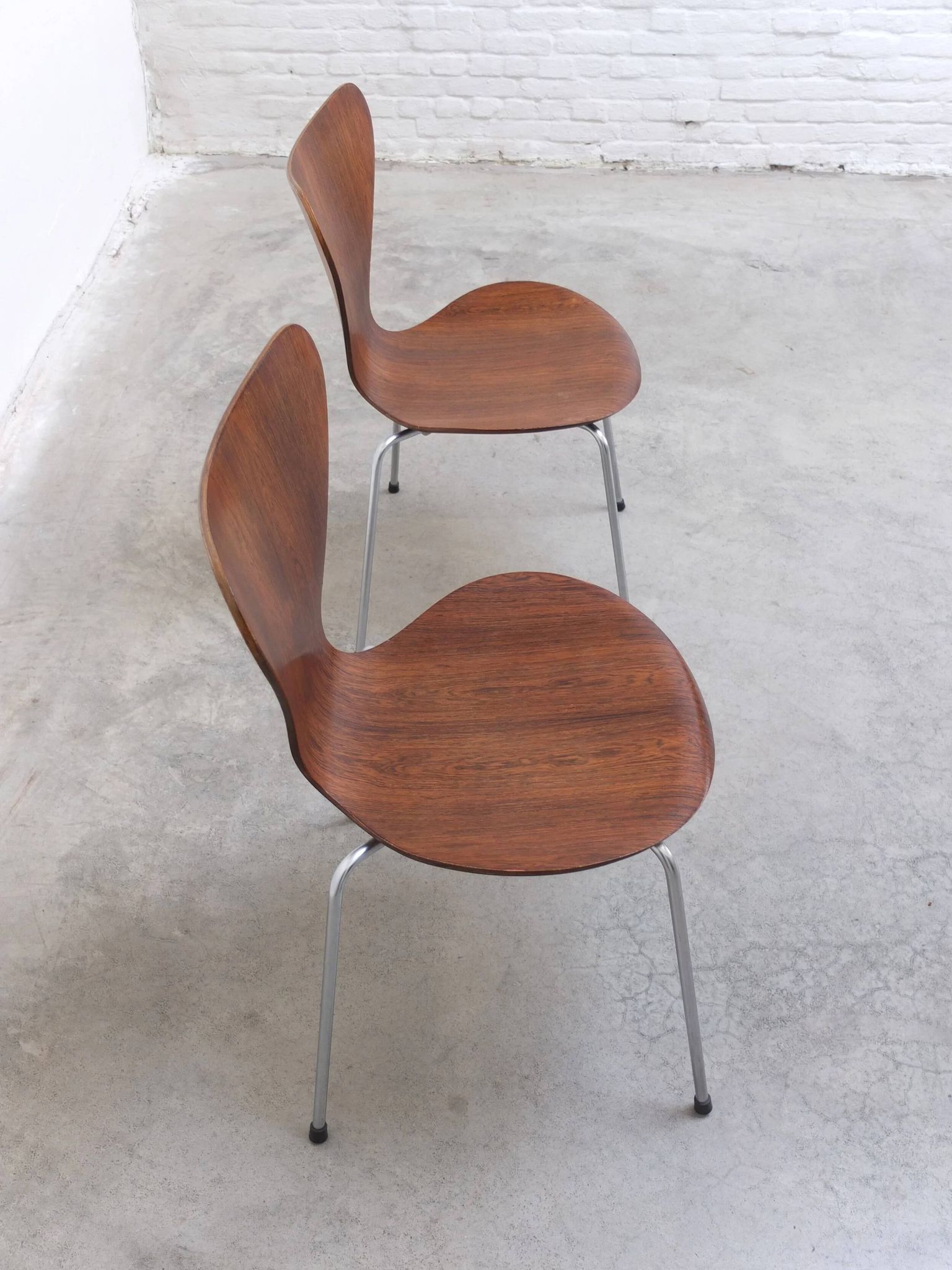 Pair of 'Series 7' chairs in rosewood by Arne Jacobsen for Fritz Hansen, 1955
