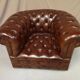 Fauteuil chesterfield marron capitonné