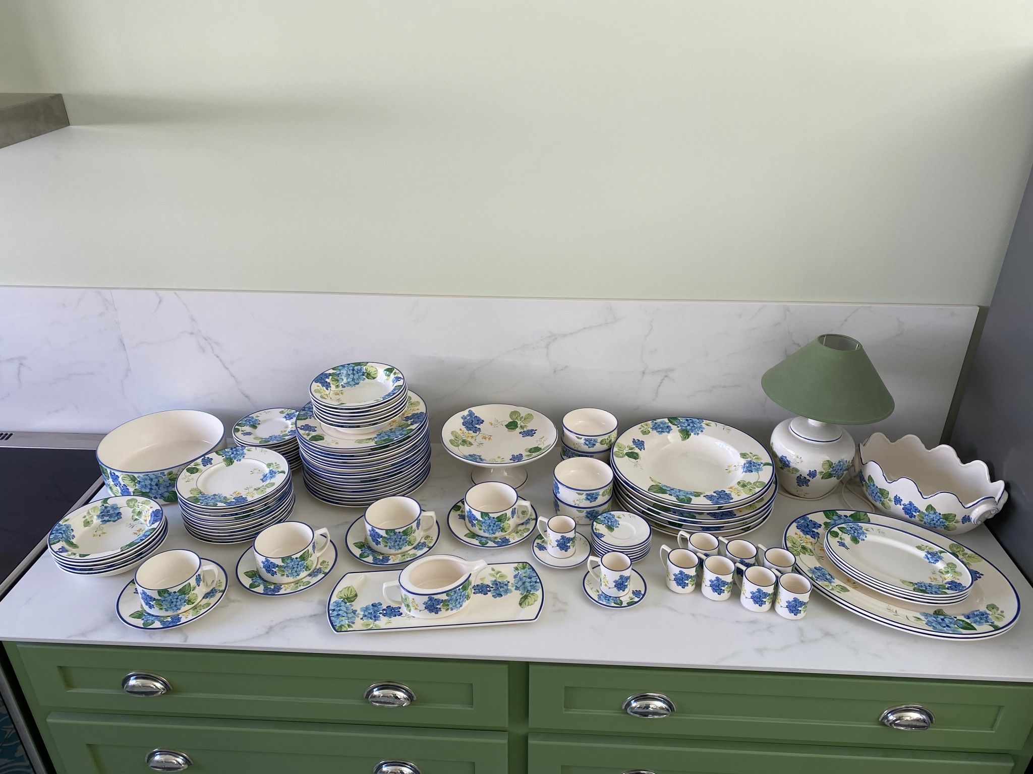 "Hortensia" table service from Luneville, earthenware, 80 pieces
