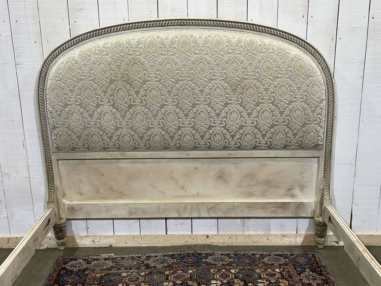 Louis XVI beech bed known as "à la Balleroy", early 20th century