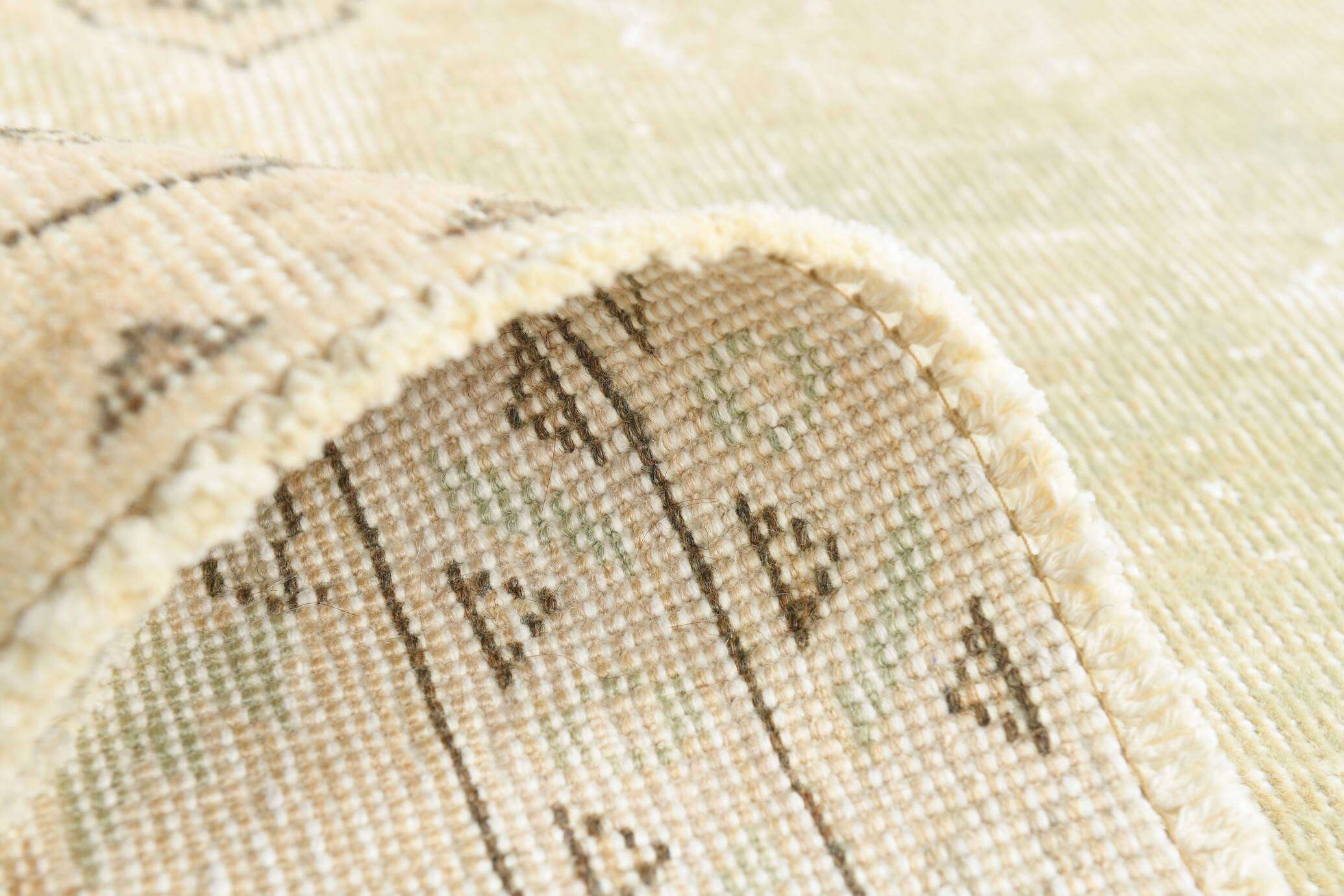 Tapis Anatolien Vintage Fait Main en Laine, Tons Vert Pâle, Beige, Ivoire