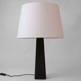 Obelisk shaped table lamp
