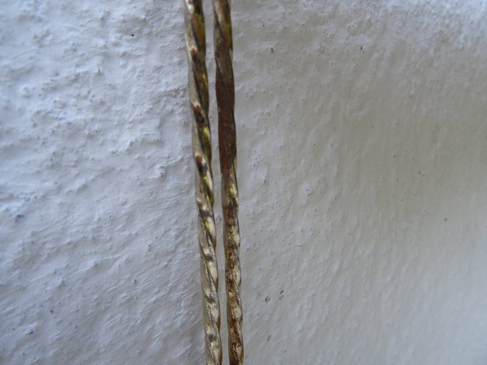 Modular wall shelf string