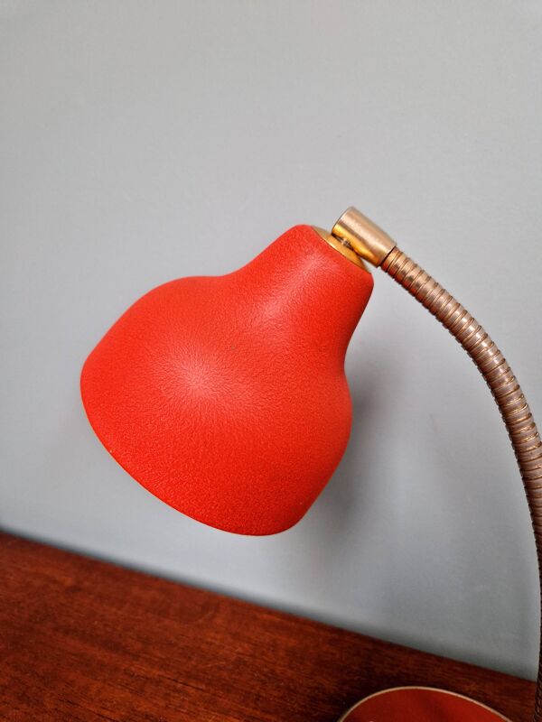 Lampe de bureau articulée vintage en métal laqué rouge, années 1950