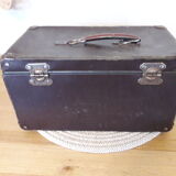 Valise en carton bouillie