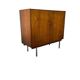 Commode vintage en bois sur pieds en acier