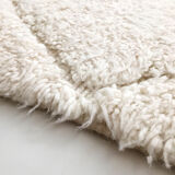 Tapis berbère marocain béni ouarain écru uni à losanges gravés 310x202cm