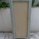 Armoire vintage réenchantée en vert de gris.