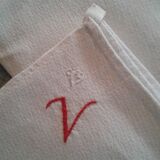 2 Large cotton towels monogram V