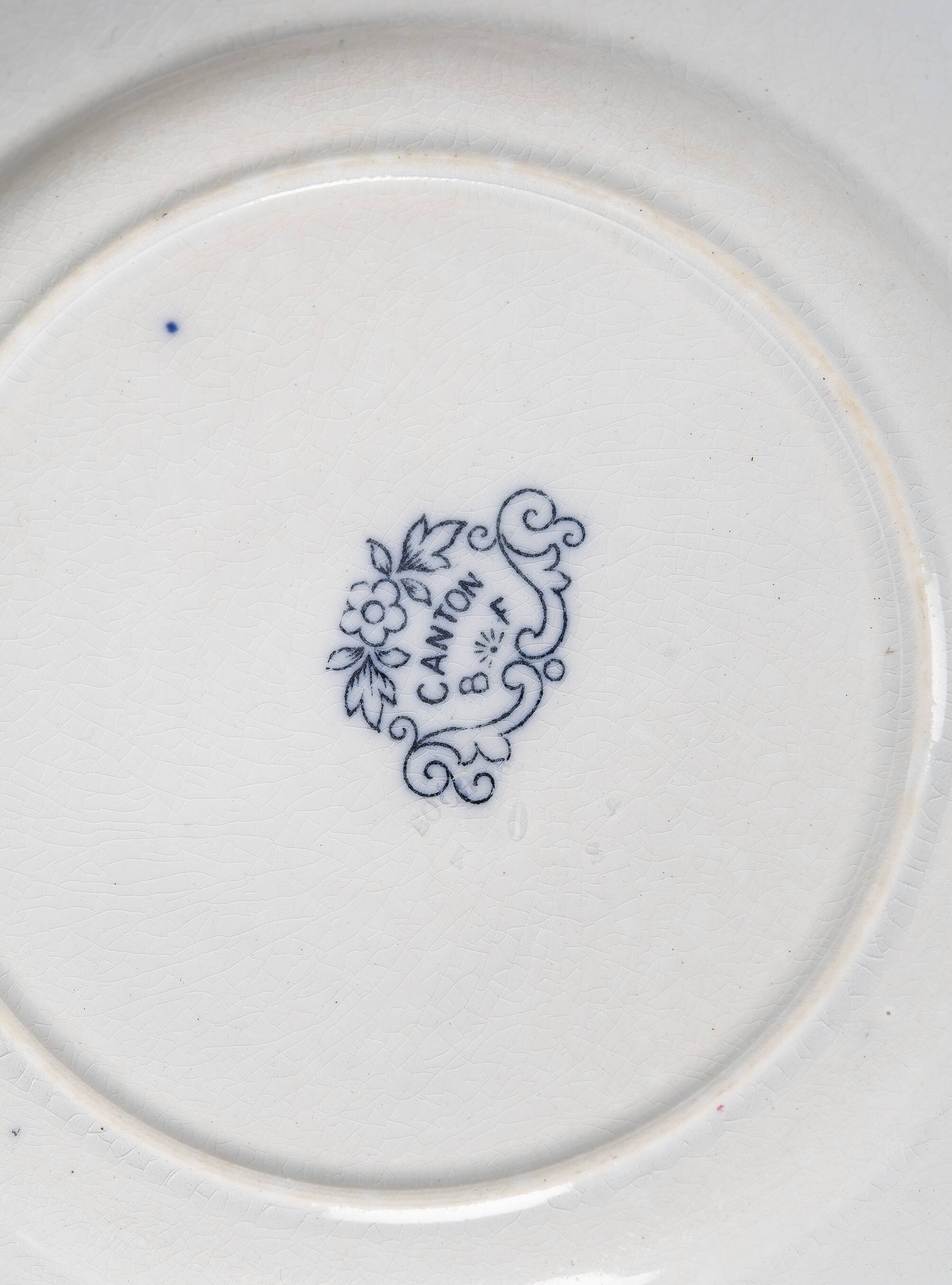12 plates with large dish, Boch Frères Canton