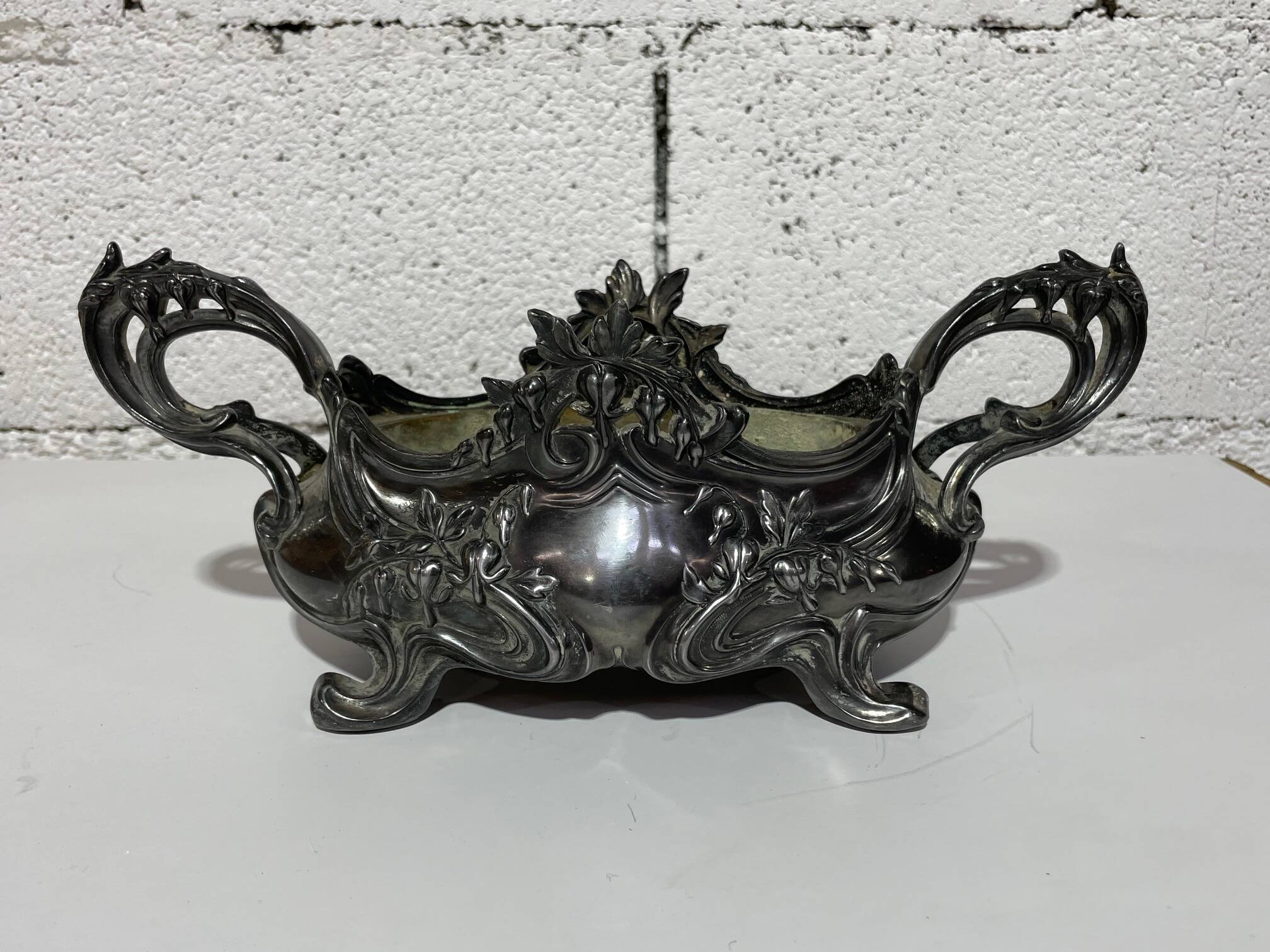 Table jardinière and its silver-plated tray in Louis XV style.