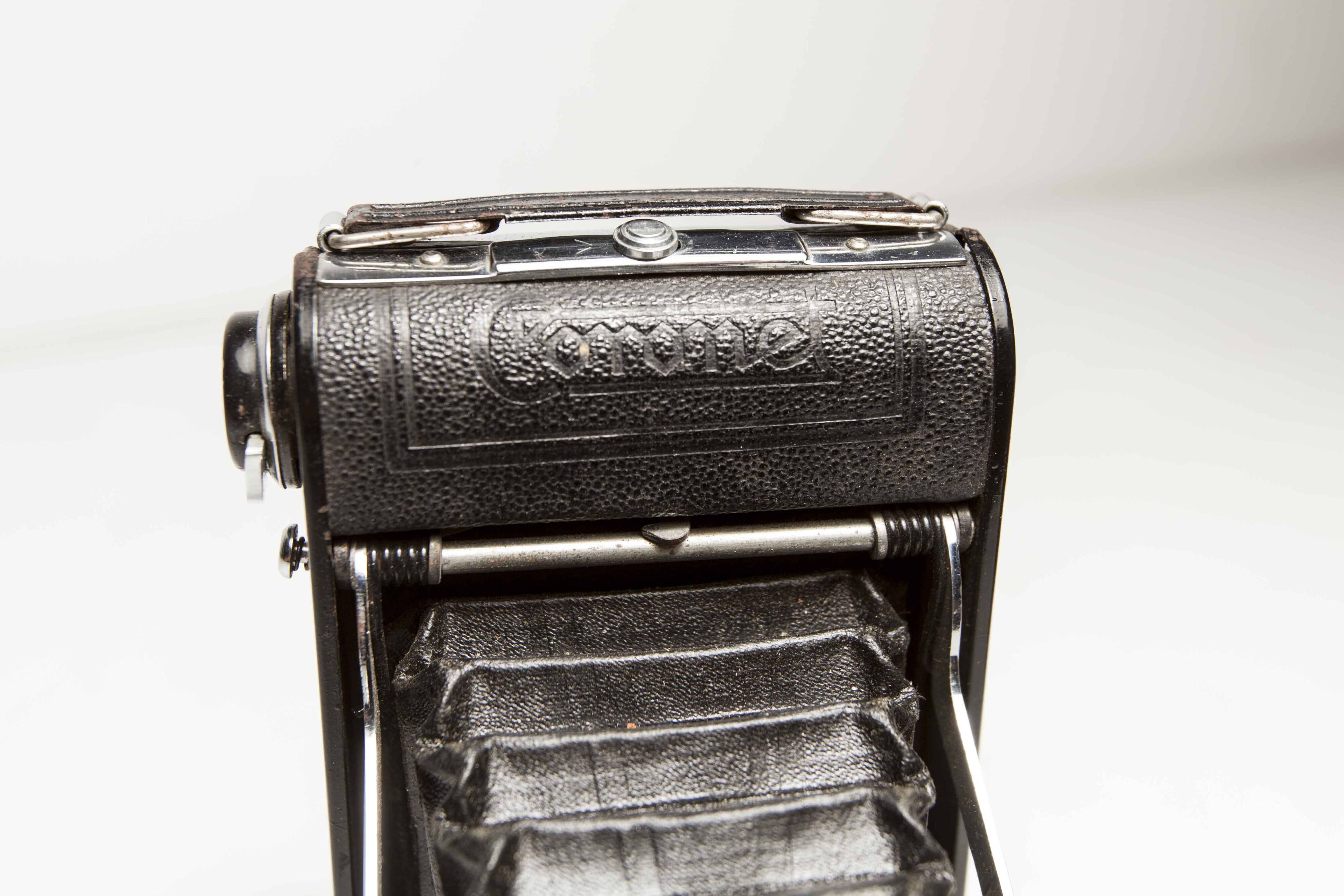 Appareil photo argentique Coronet Folding 6x9 1946 objectif menisque foyer fixe et pochette cuir