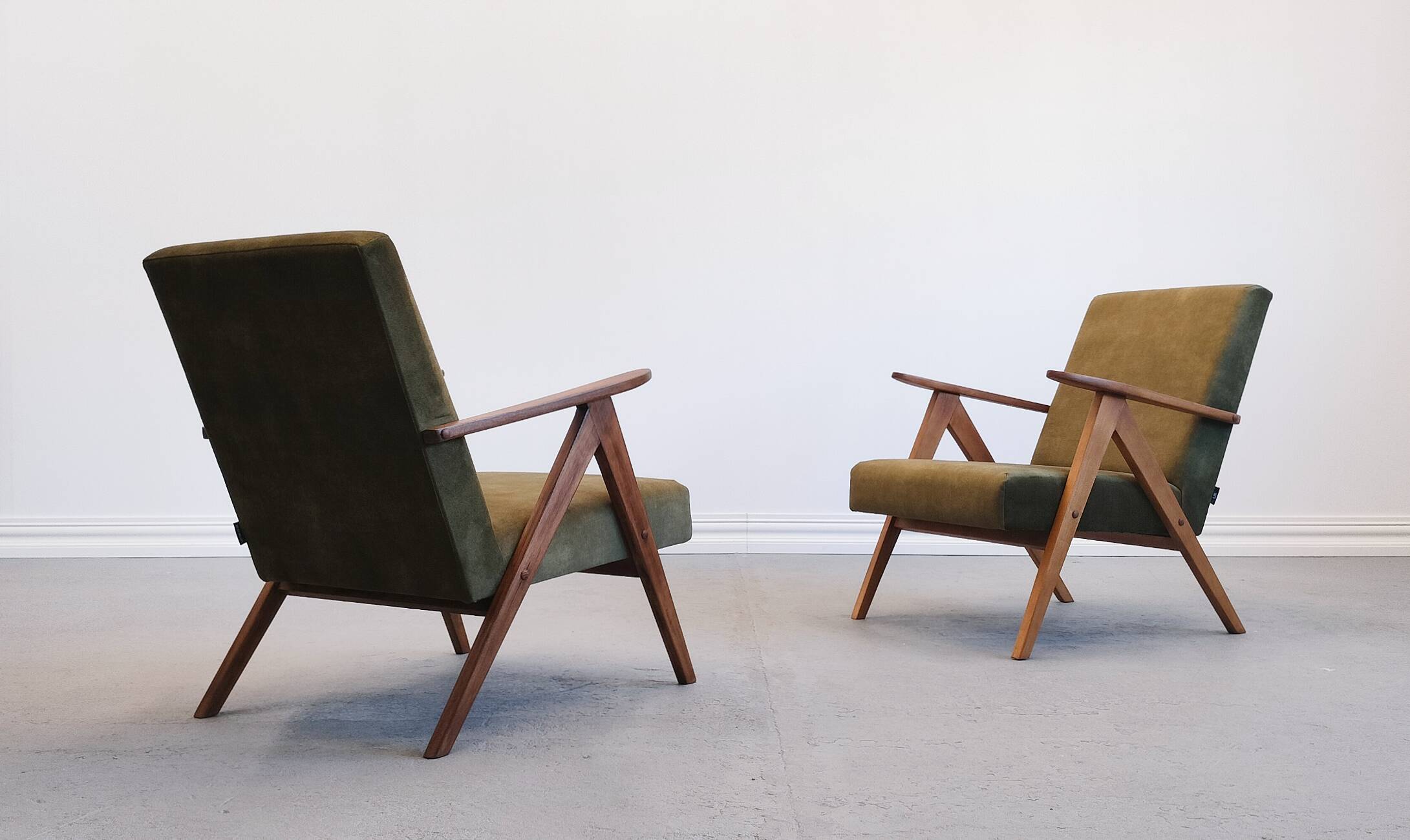 Mid-Century Accent Chair Model B-310 Var in Forest Green Velvet