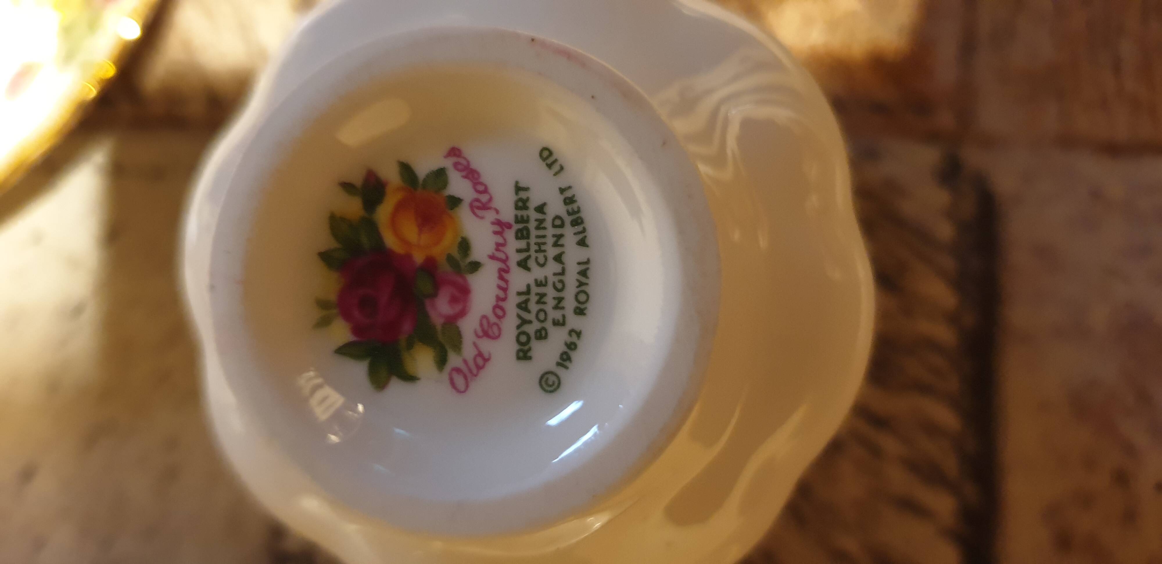 Old Country Roses fine porcelain coffee service - Royal Albert -