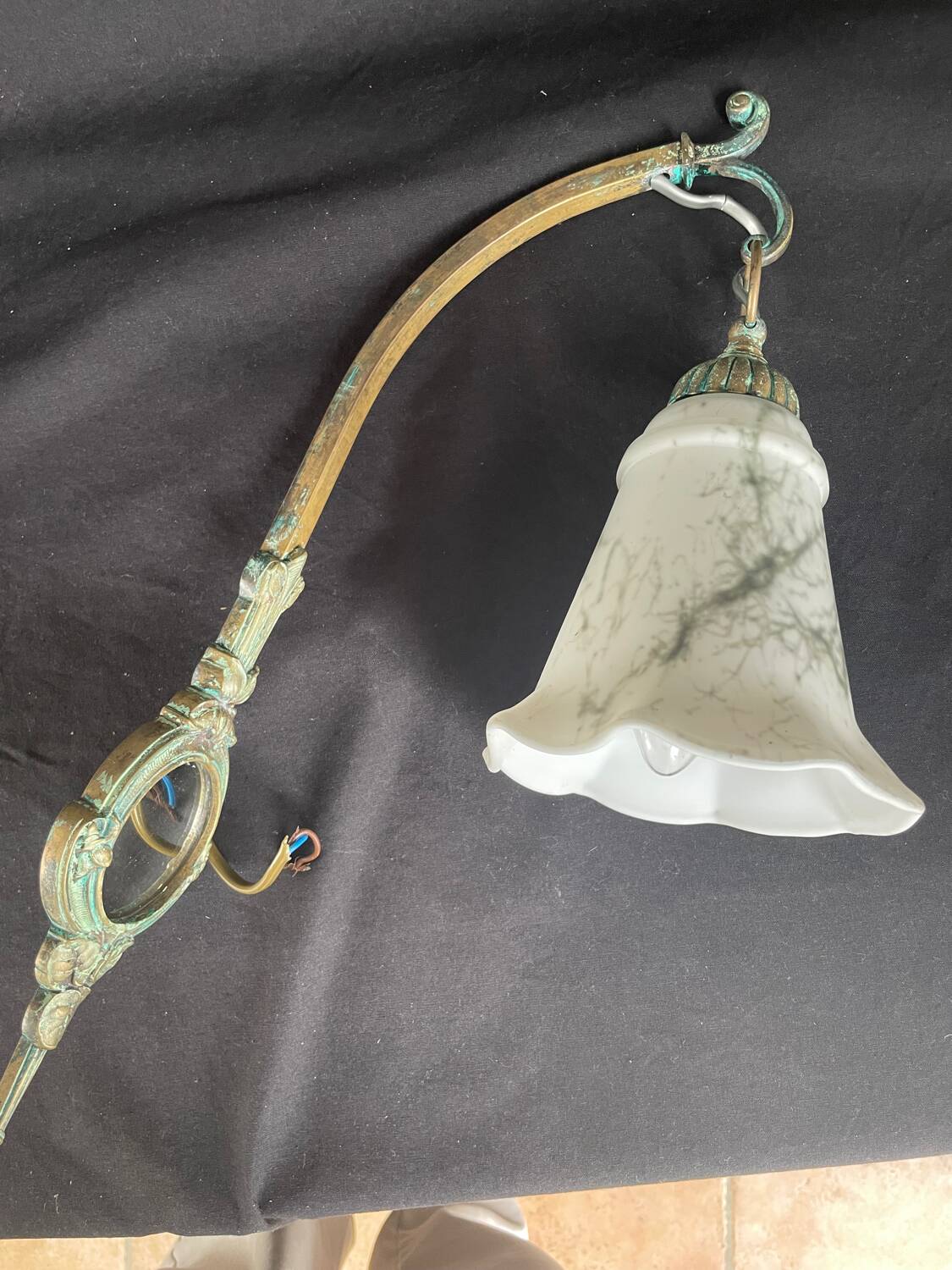 Art Deco wall light, opaline, white, marbled