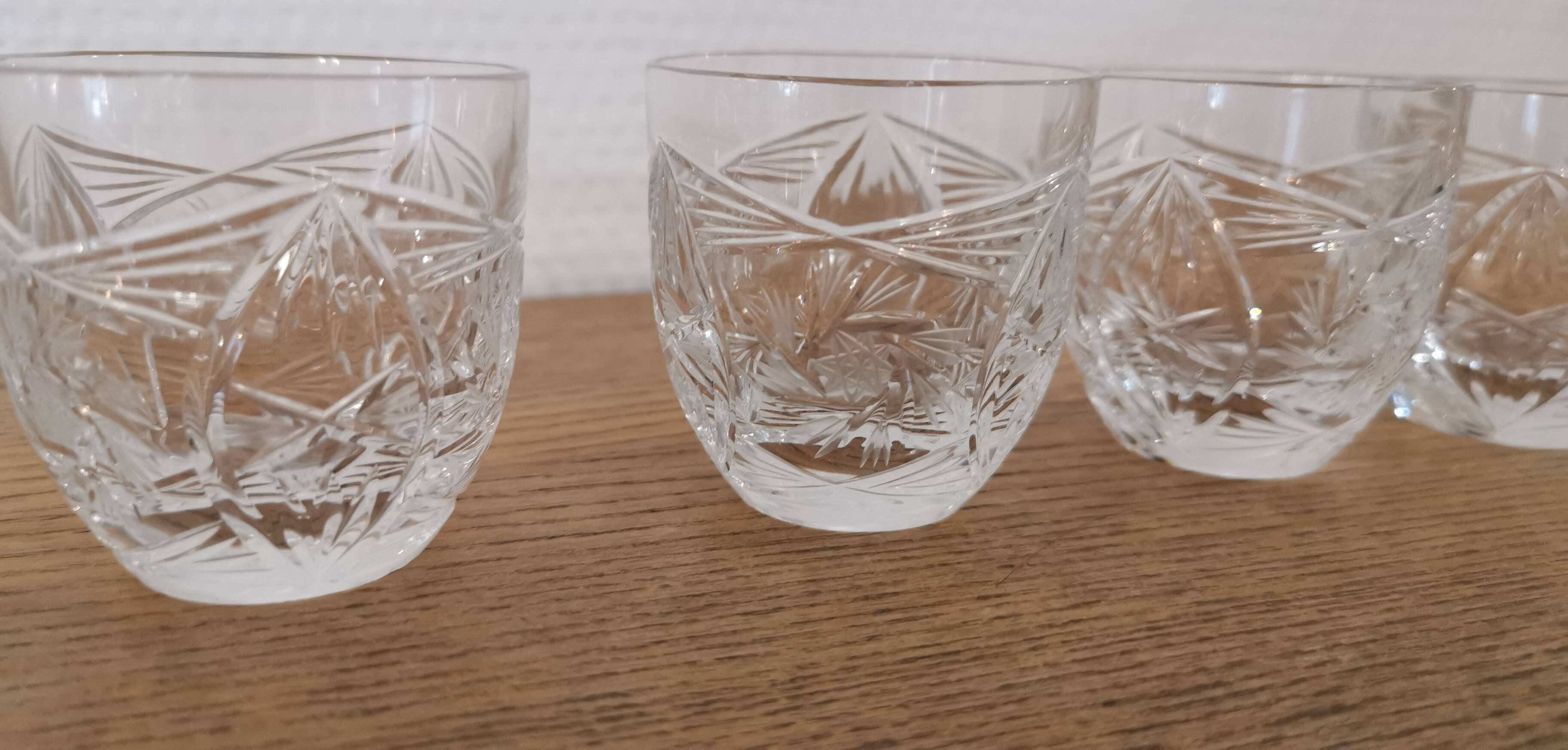 Presentation service 8 glasses and its Bohemian Cristal style dish