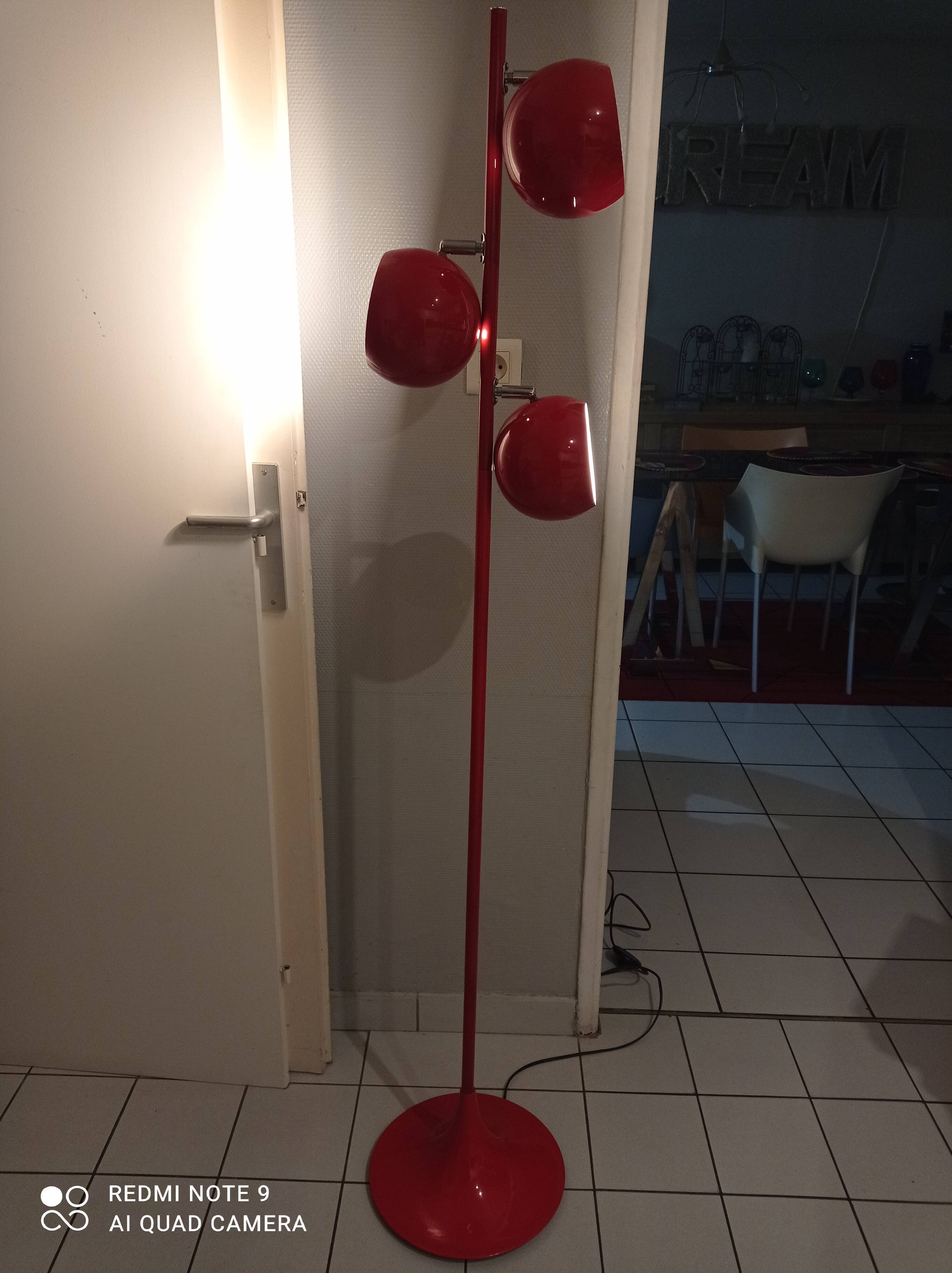 Red floor lamp 3 balls eyeball