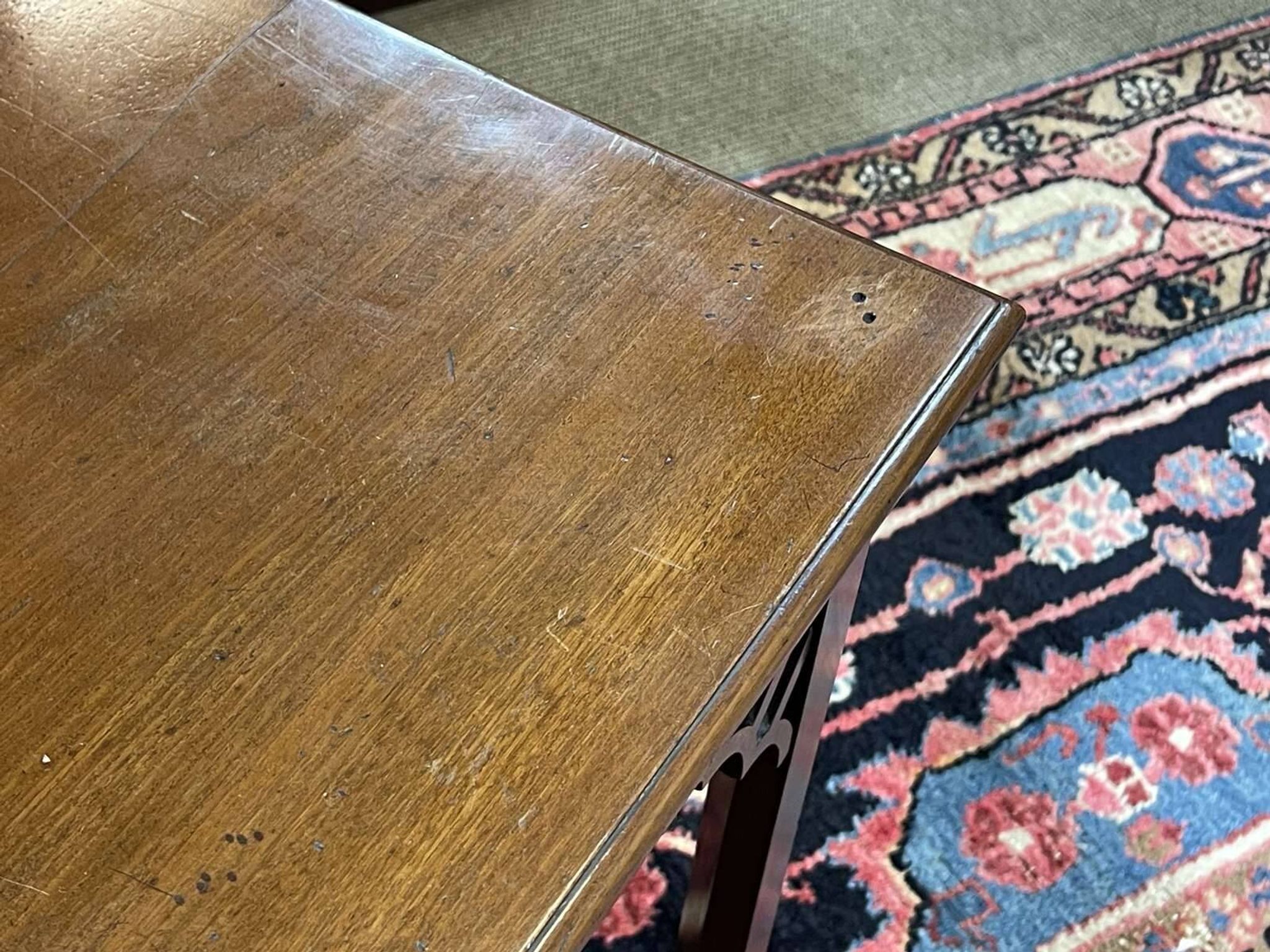 Table basse anglaise en acajou des années 1930