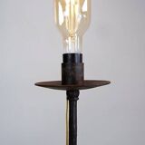 Lampadaire tripode en fer forgé brutaliste avec ampoule